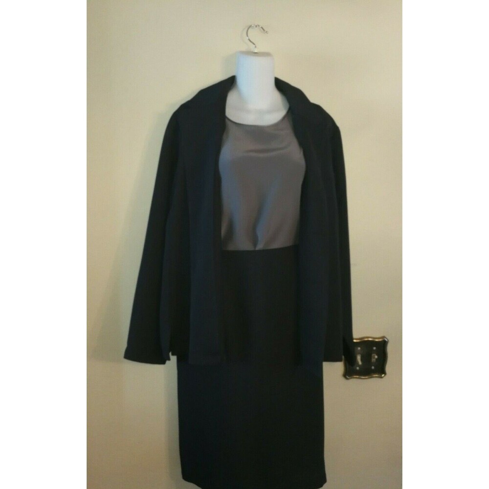 New with tags Women Vig Private Edition by Chico's 3 pcs Gray Skirt Suit Size 2